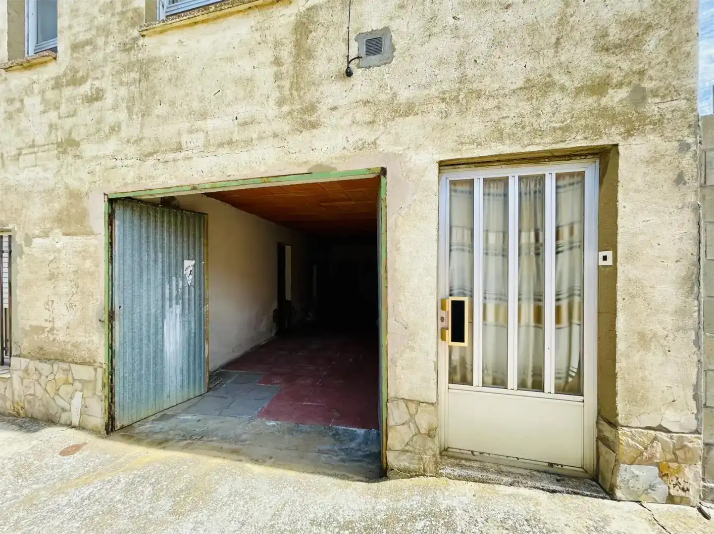Vista exterior de Casa adosada en venda en La Bañeza  amb Traster