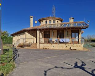 Vista exterior de Casa o xalet en venda en Aranda de Duero amb Calefacció, Jardí privat i Terrassa