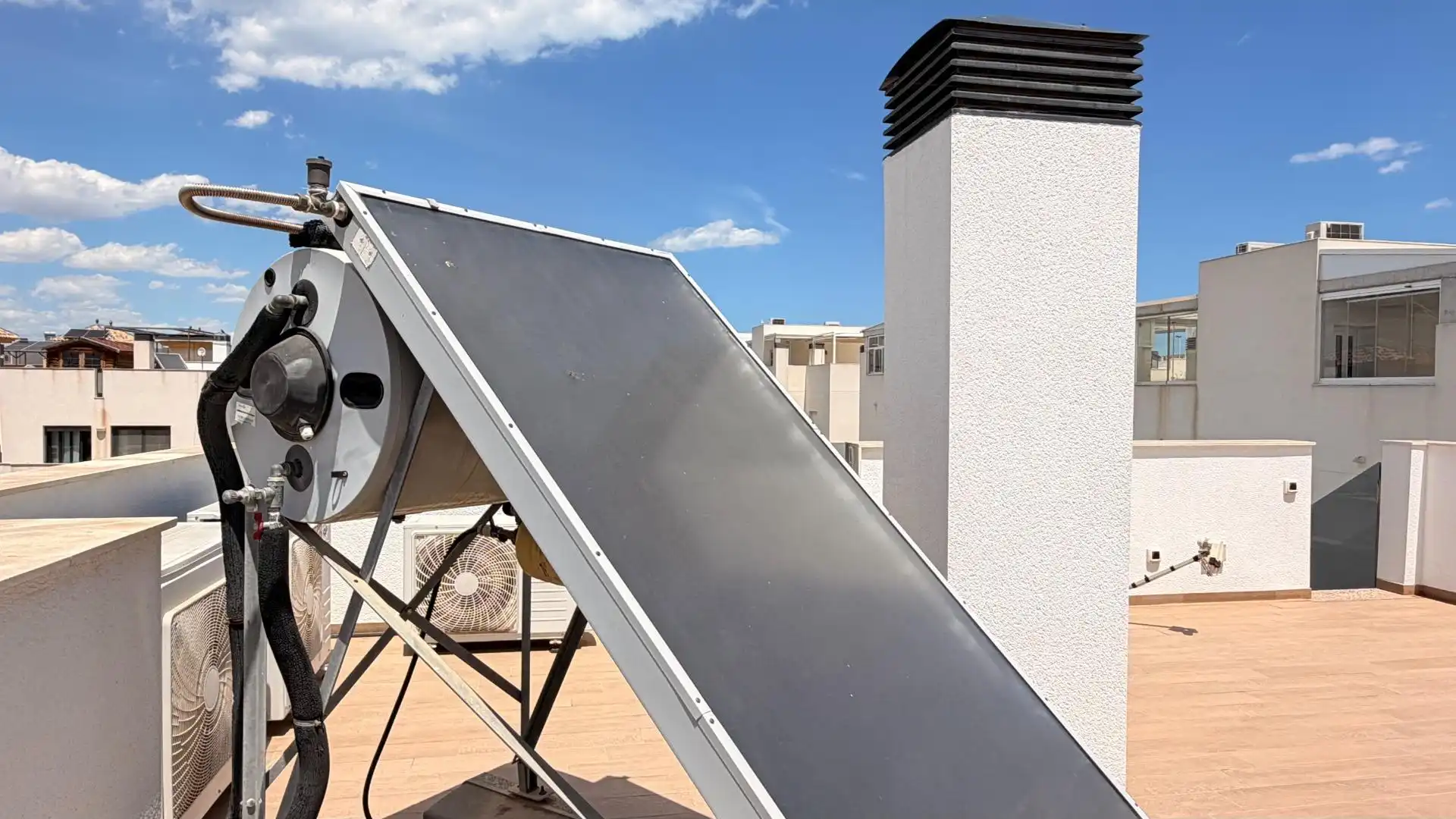 Exterior view of Houses for sale in Torrevieja  with Air Conditioner, Private garden and Terrace
