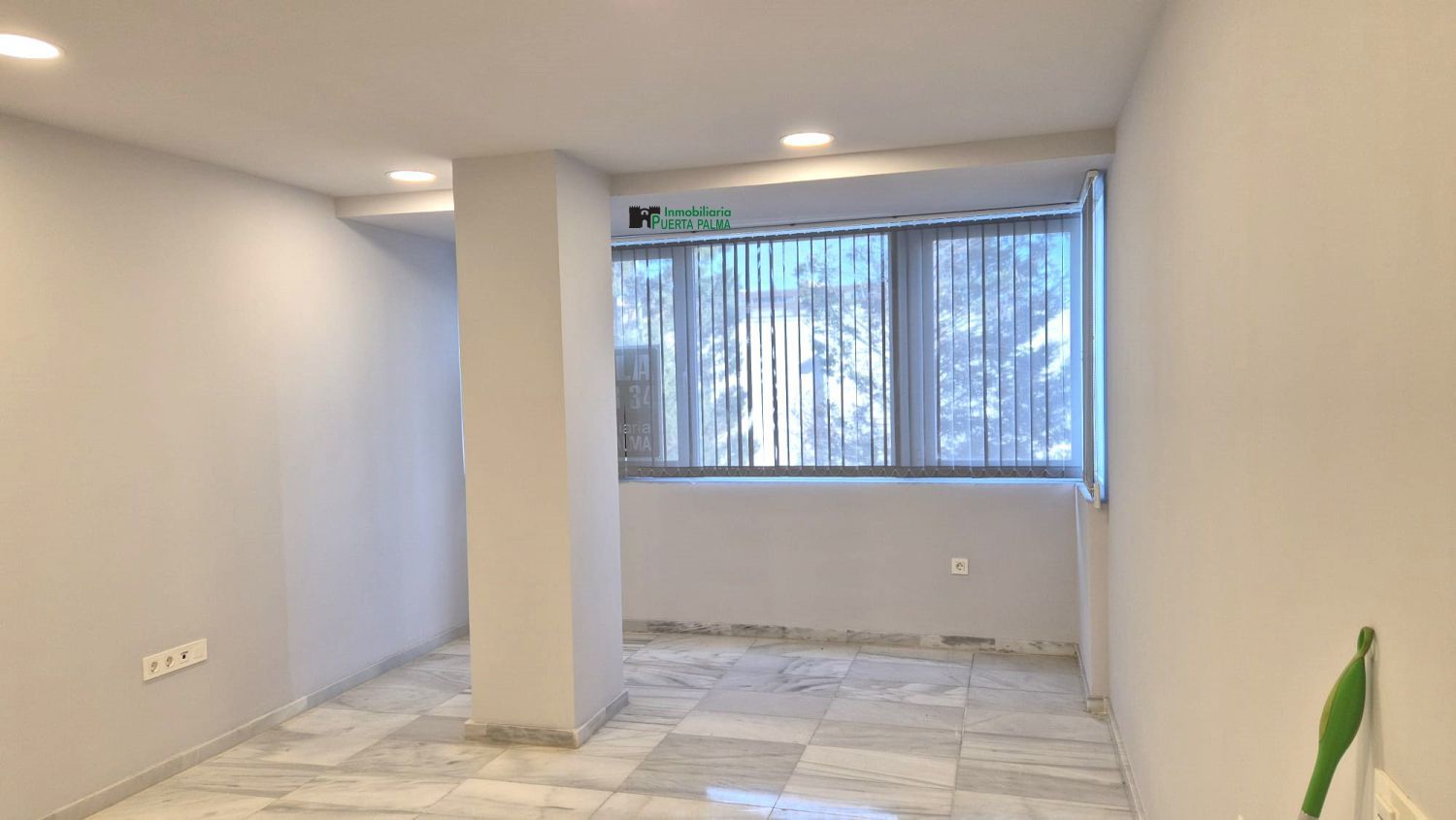 Office for sale in Badajoz Capital  with Air Conditioner and Heating