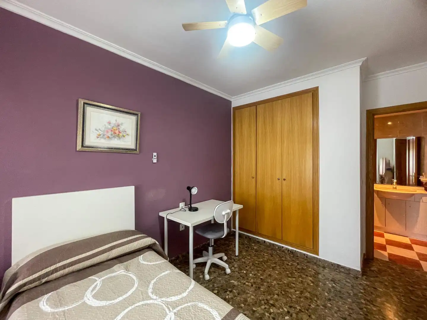 Habitación de Piso para compartir en Moncada con Amueblado y Balcón