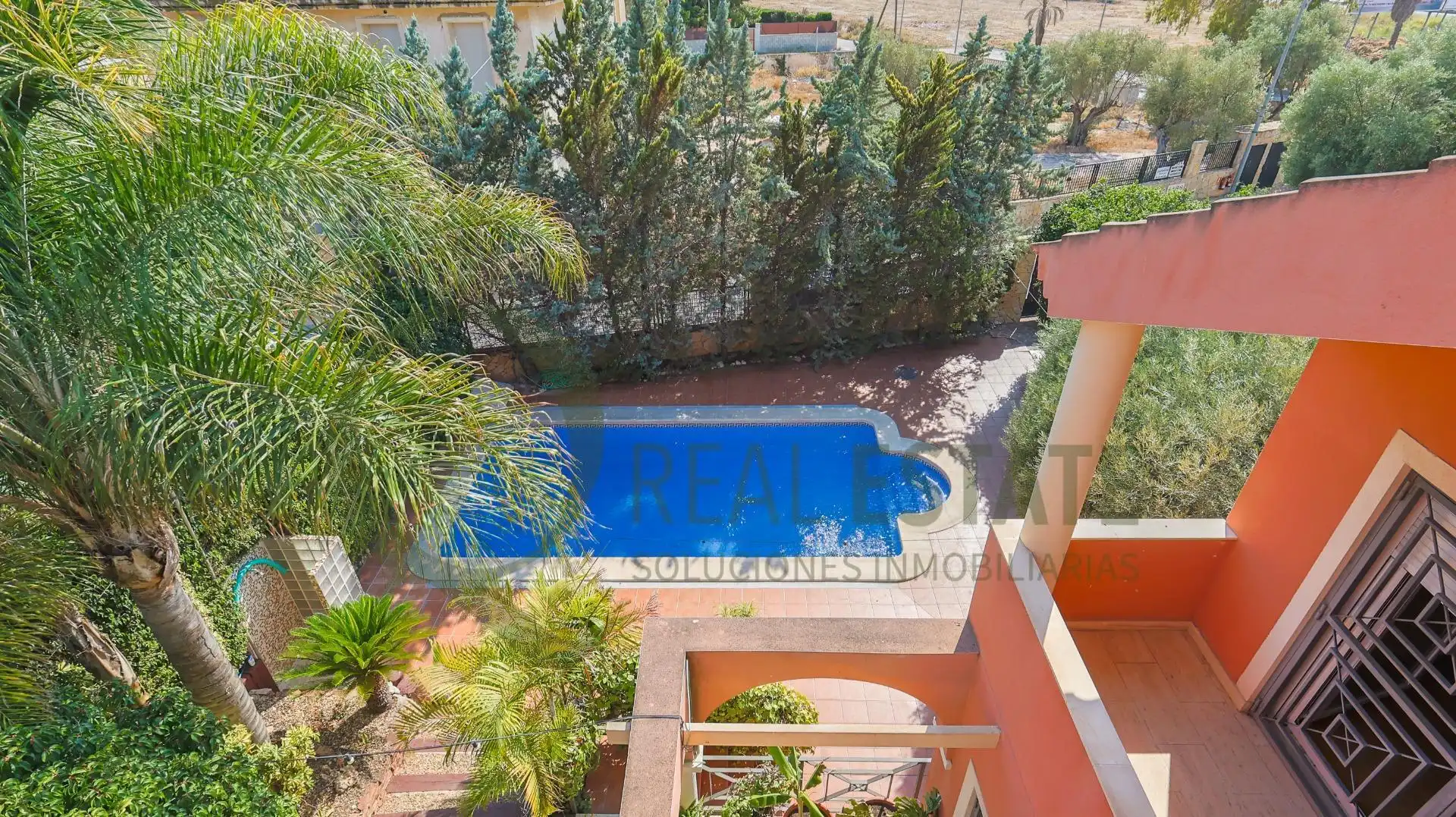 Piscina de Casa o xalet en venda en Alicante / Alacant amb Calefacció, Jardí privat i Traster