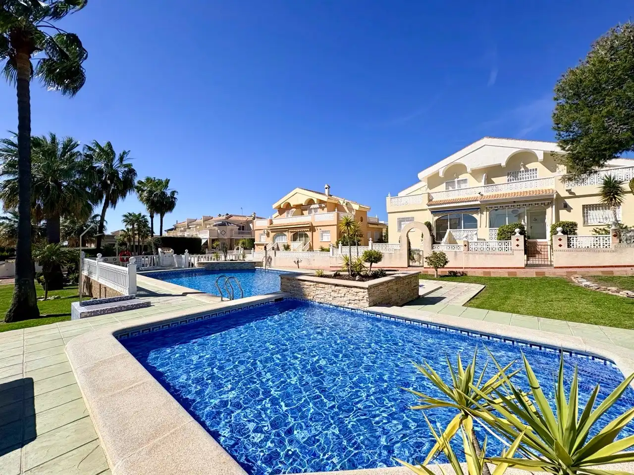 Piscina de Casa adosada en venta en Rojales con Terraza, Trastero y Piscina