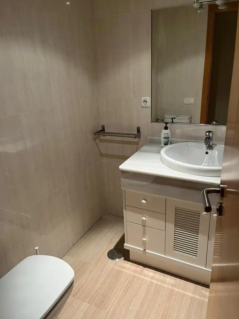 Badezimmer von Wohnung zur Miete in Córdoba mit Klimaanlage, Balkon und Alarm