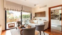 Living room of Flat for sale in Sant Cugat del Vallès  with Air Conditioner, Terrace and Swimming Pool