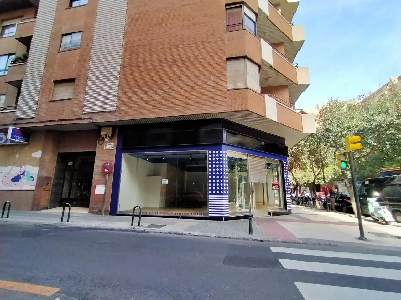 Local comercial de lloguer a Calle Tomás Bretón, imagen 4