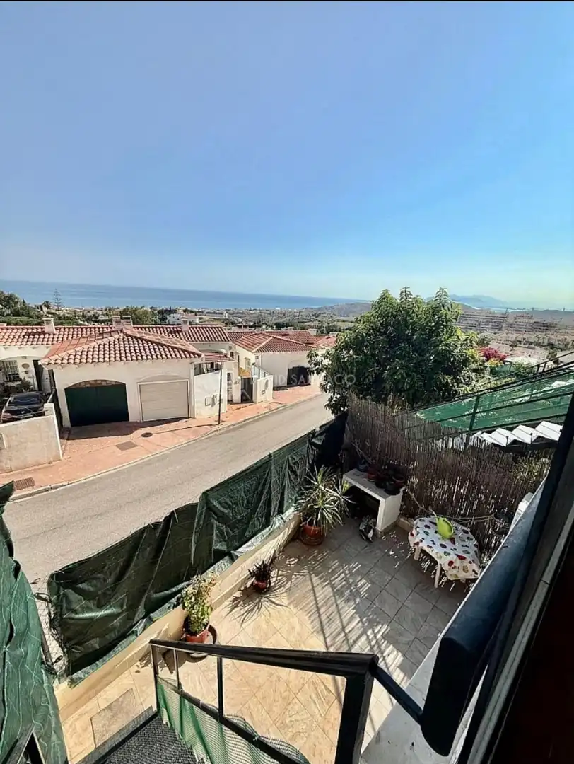 Vista exterior de Piso en venta en Rincón de la Victoria con Aire acondicionado, Terraza y Trastero