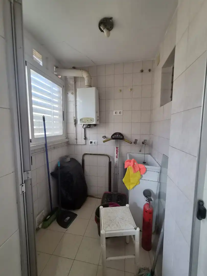 Badezimmer von Wohnung zum Verkauf in Castellón de la Plana / Castelló de la Plana mit Ofen und Balkon