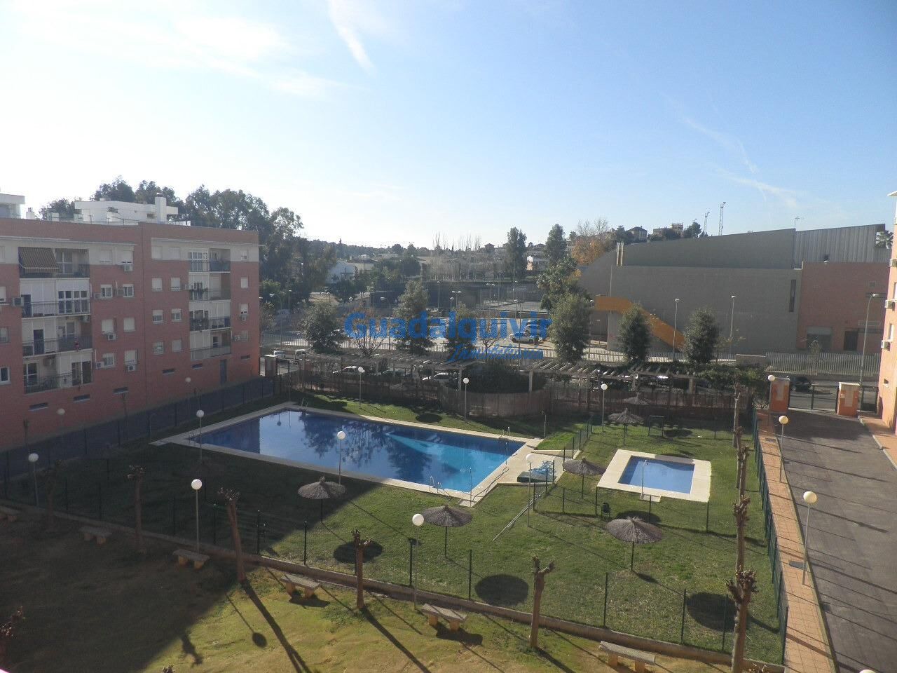 Piscina de Pis de lloguer en Montequinto amb Aire condicionat, Terrassa i Piscina