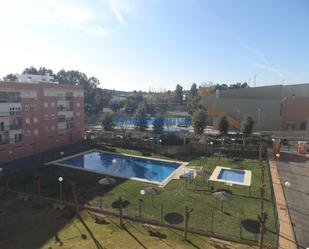 Piscina de Pis de lloguer en Montequinto amb Aire condicionat, Terrassa i Piscina