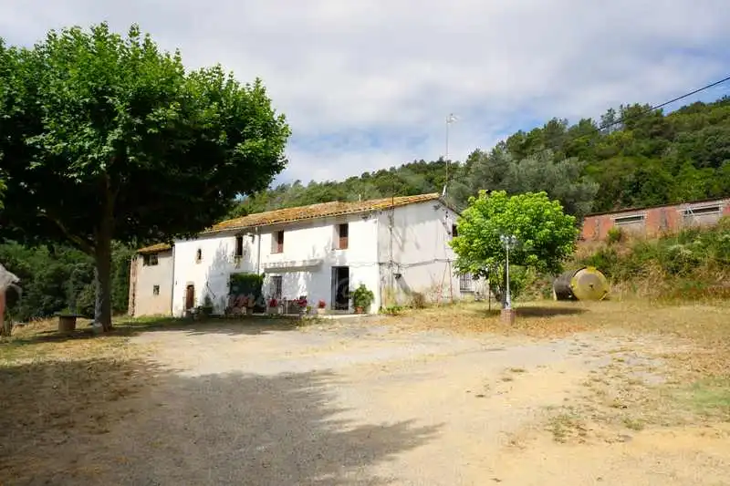 Vista exterior de Finca rústica en venda en Brunyola i Sant Martí Sapresa amb Calefacció, Jardí privat i Terrassa