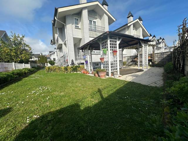 Casa-chalet en Venta en CASTILLO, URBANIZACIÓN 7 VILLAS en Arnuero