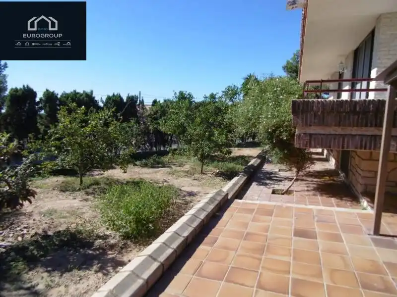 Chalet con piscina en venta en Urbanizaciones, imagen 4
