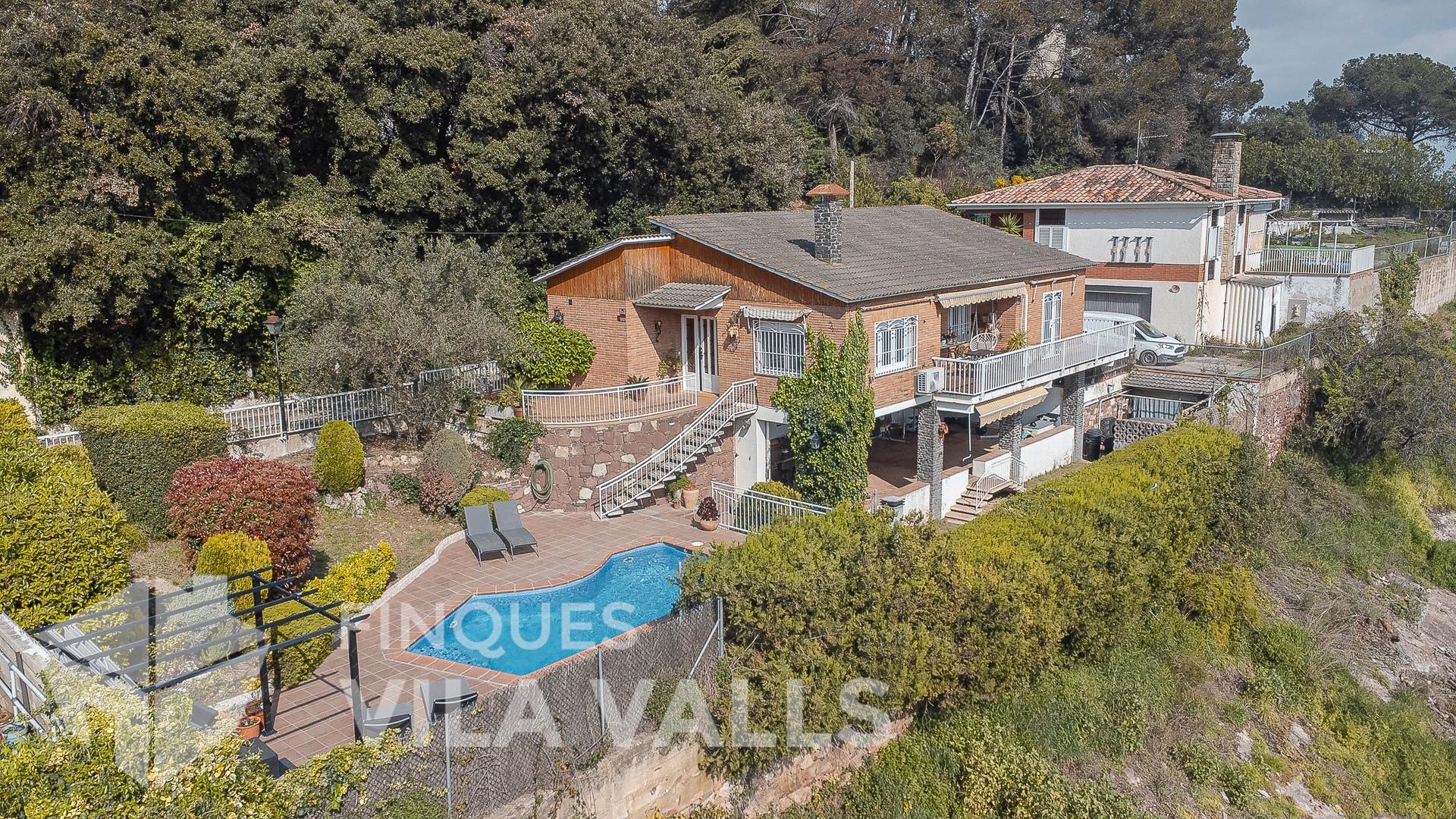Vista exterior de Casa o xalet en venda en Sant Feliu de Codines amb Aire condicionat, Calefacció i Jardí privat