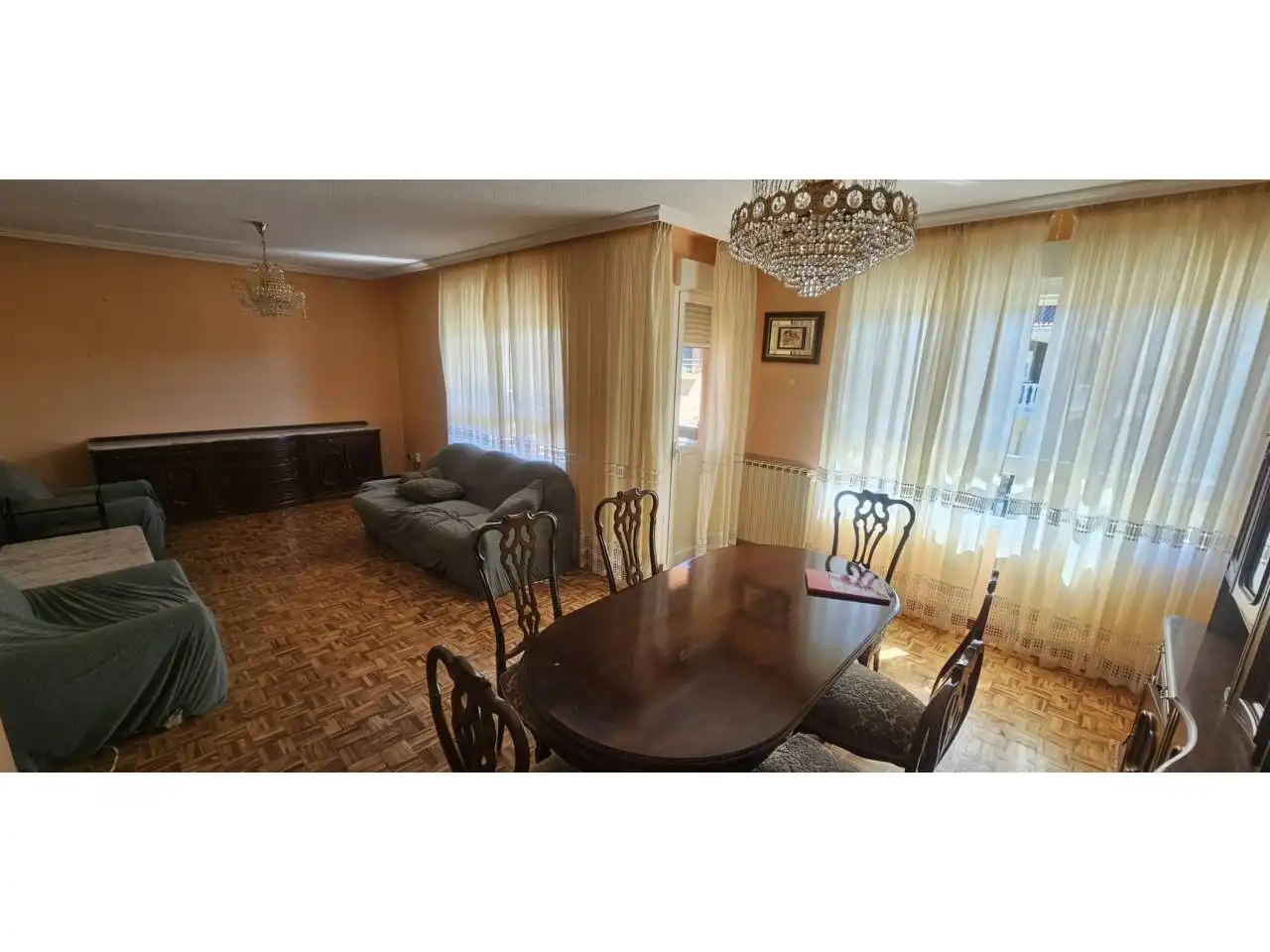 Comedor de Casa adosada en venta en Sariegos con Calefacción, Parquet y Terraza