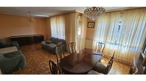 Foto 3 de Casa adosada en venta en Sariegos, León