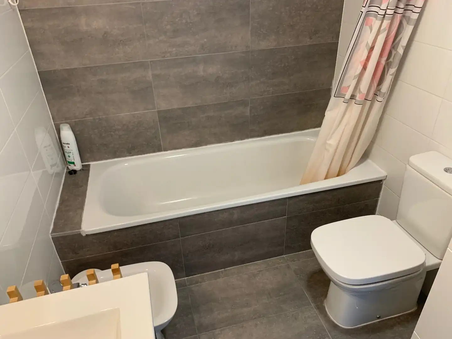 Bathroom of Flat for rent in Madrid  with Air Conditioner, Heating and Terrace
