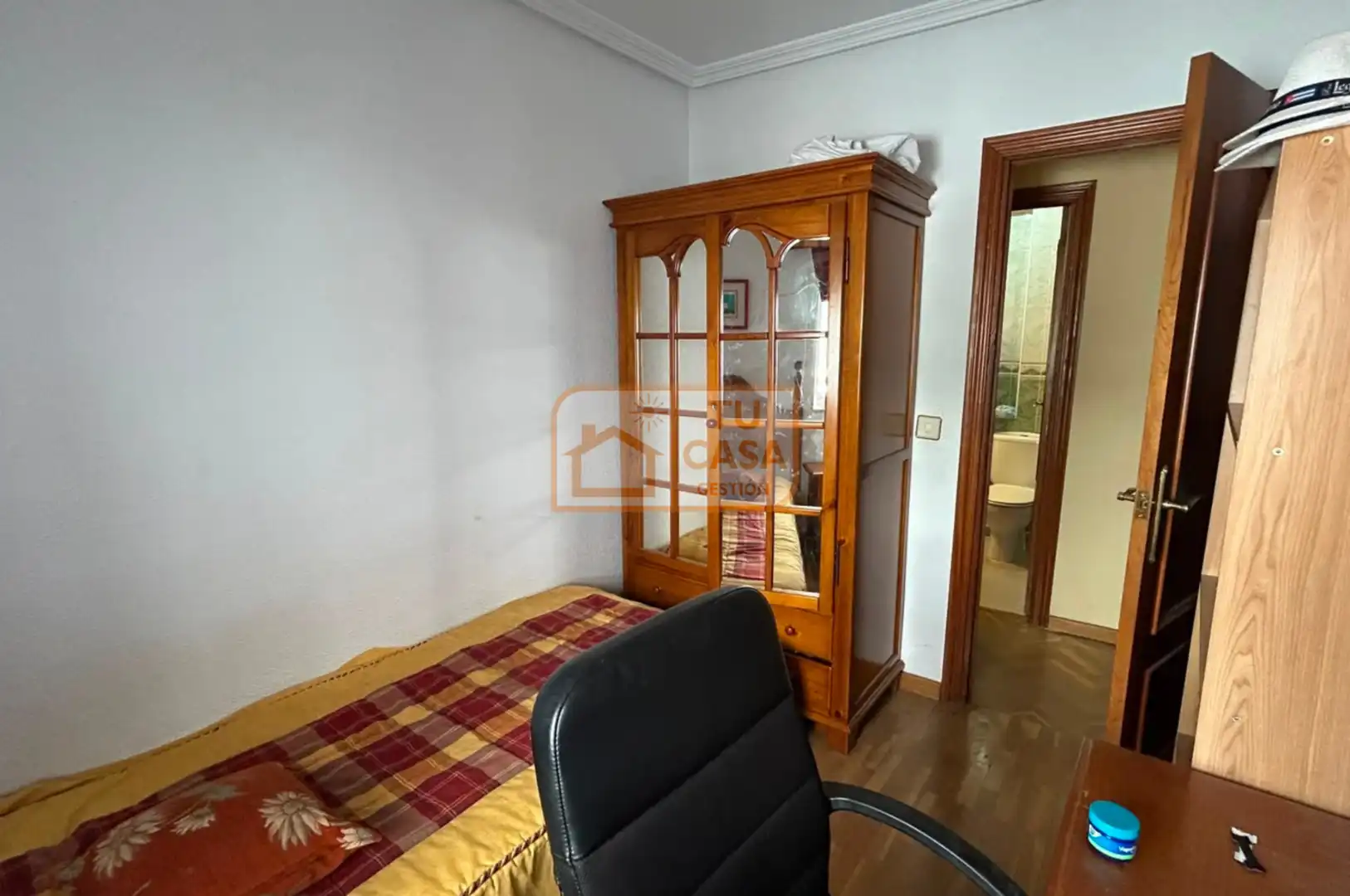 Dormitori de Pis de lloguer en Cáceres amb Aire condicionat, Calefacció i Parquet