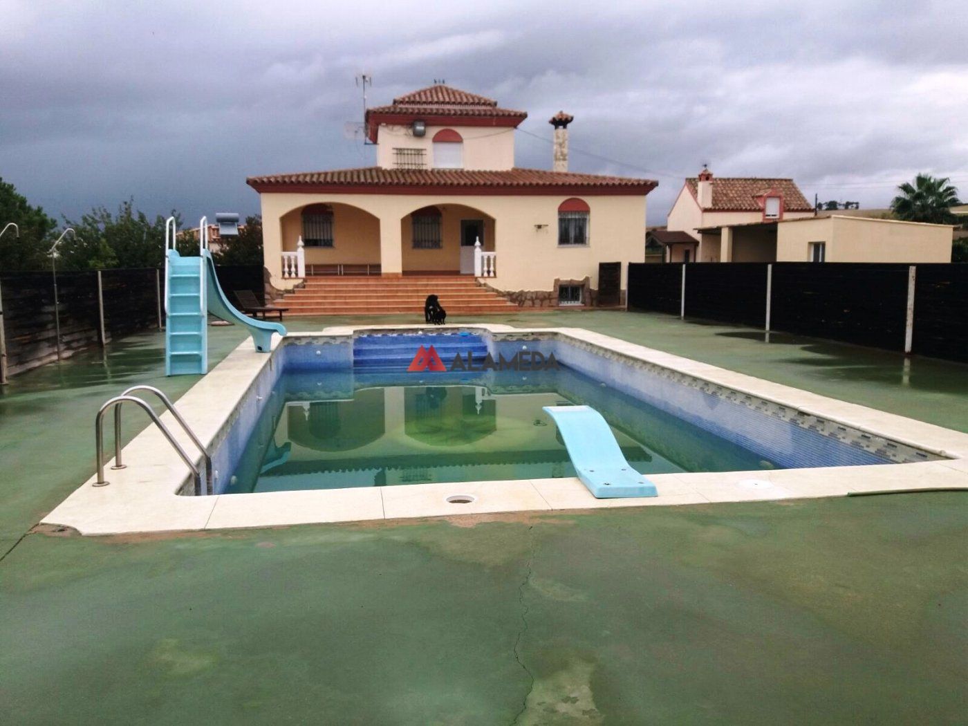Piscina de Casa o xalet en venda en Chiclana de la Frontera amb Aire condicionat, Calefacció i Jardí privat
