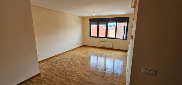 Dúplex en Alquiler en Avenida de la Constitución, 256 en Trobajo del Camino