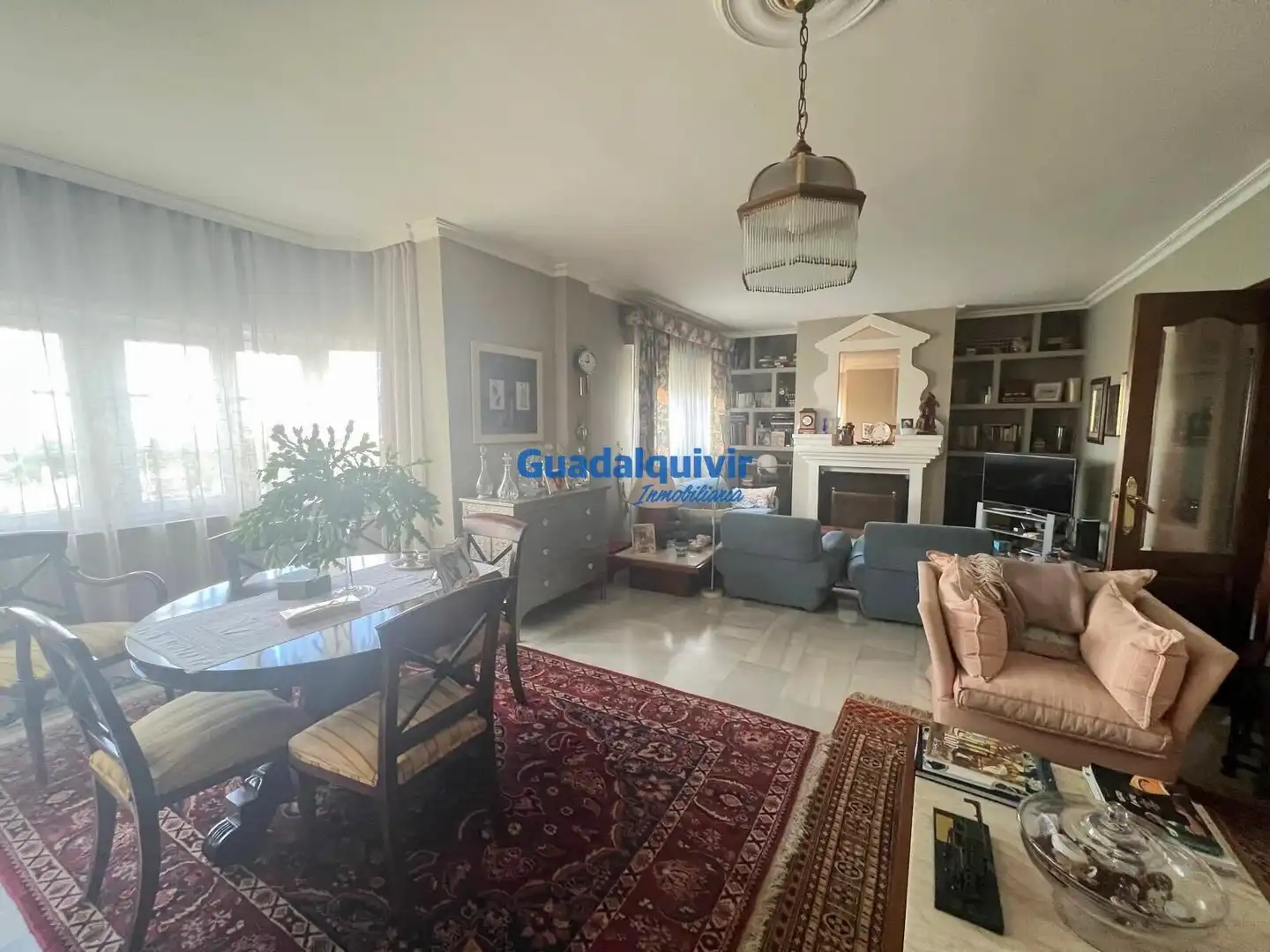 Sala d'estar de Casa o xalet en venda en Dos Hermanas amb Aire condicionat, Jardí privat i Terrassa