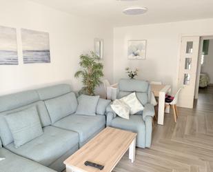 Sala d'estar de Pis de lloguer en Benalmádena amb Aire condicionat, Terrassa i Moblat