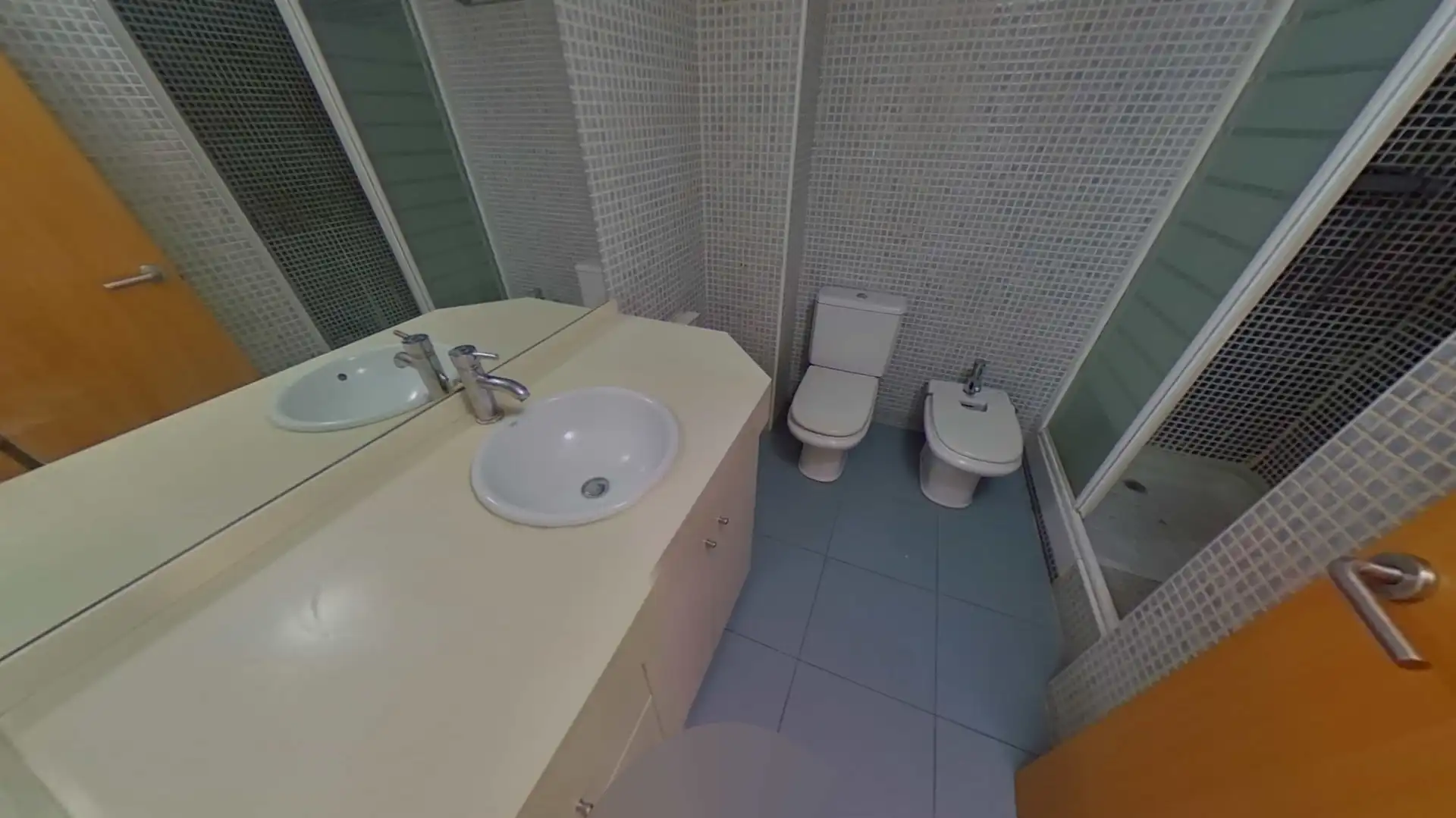 Bathroom of Flat for sale in Sabadell