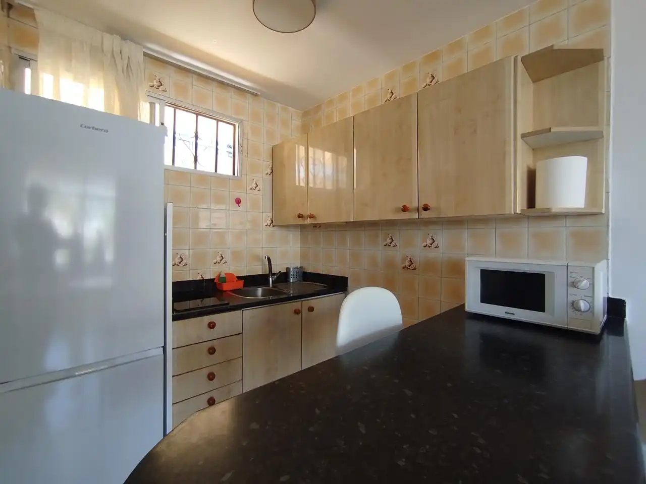 Cuina de Apartament de lloguer en San Bartolomé de Tirajana amb Moblat, Balcó i Internet
