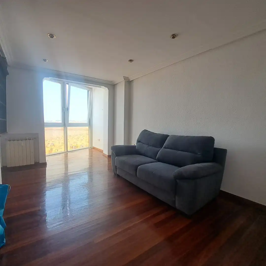 Wohnzimmer von Wohnung zur Miete in Gijón 