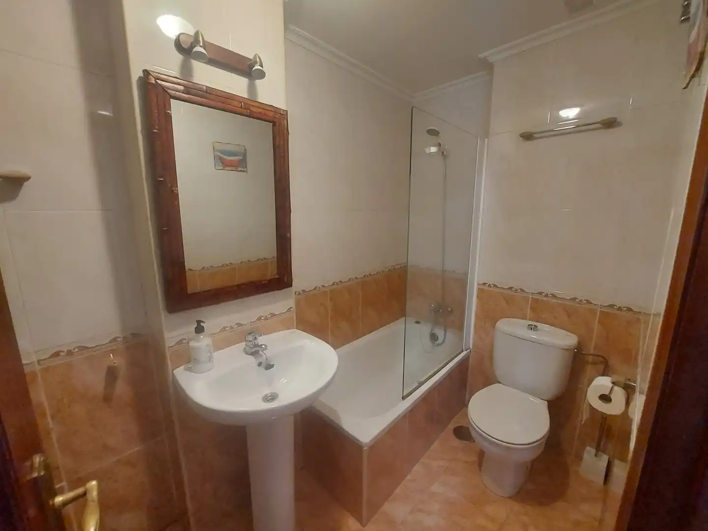 Bany de Estudi de lloguer en Vigo  amb Parquet, Moblat i Forn