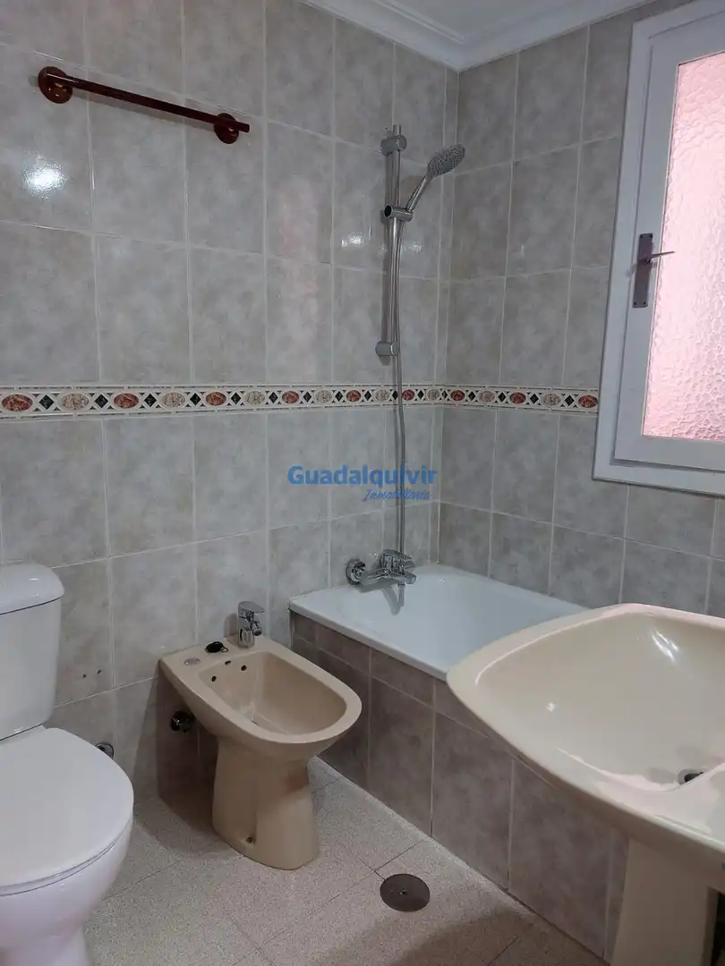 Bathroom of Flat for rent in Montequinto  with Air Conditioner, Private garden and Terrace