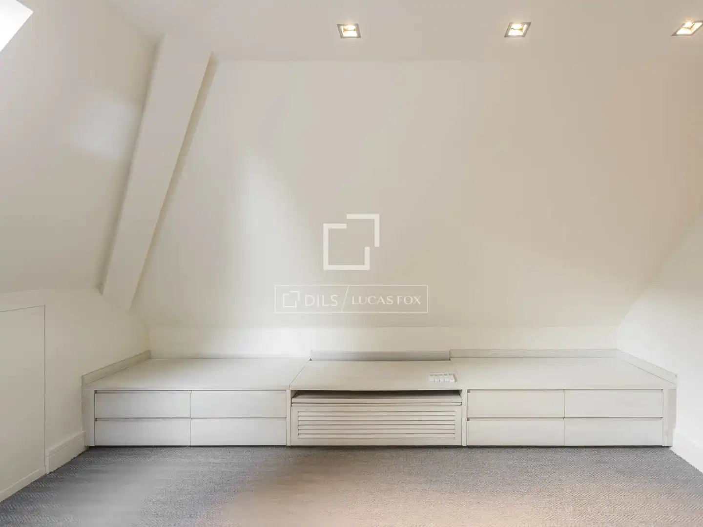 Bedroom of Attic for rent in Madrid  with Air Conditioner, Heating and Private garden