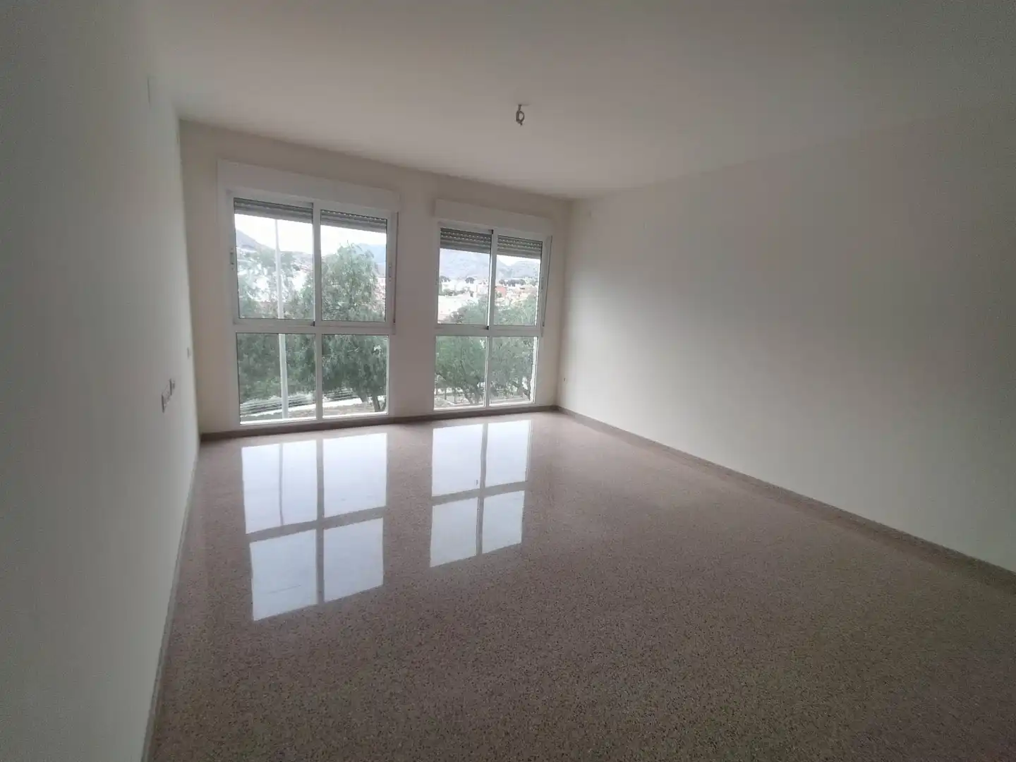 Sala de estar de Dúplex en venta en Elda con Calefacción, Trastero y Balcón