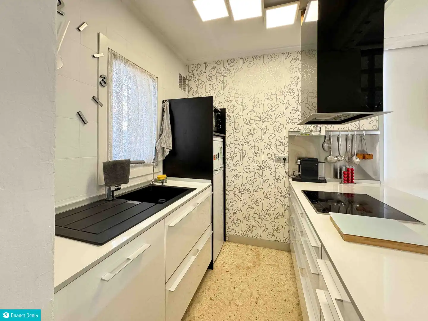 Cuina de Casa adosada en venda en Dénia amb Aire condicionat, Jardí privat i Terrassa