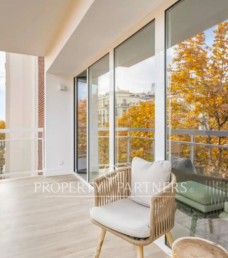Außenansicht von Wohnungen zum Verkauf in Madrid mit Klimaanlage, Heizung und Terrasse