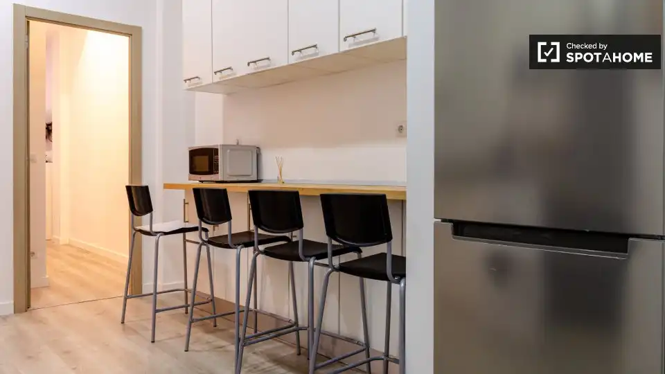 Cuina de Pis de lloguer en Burjassot amb Aire condicionat, Calefacció i Moblat