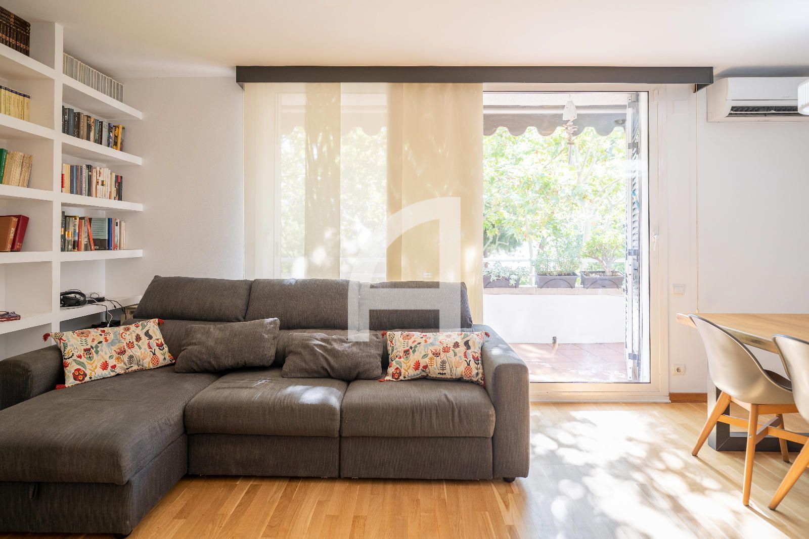 Sala d'estar de Casa o xalet en venda en Molins de Rei amb Aire condicionat, Calefacció i Terrassa