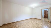 Bedroom of Flat to rent in  Madrid Capital  with Air Conditioner, Heating and Parquet flooring