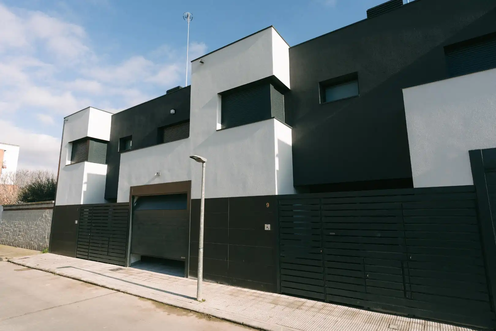 Vista exterior de Casa adosada en venda en Balaguer amb Aire condicionat, Calefacció i Jardí privat