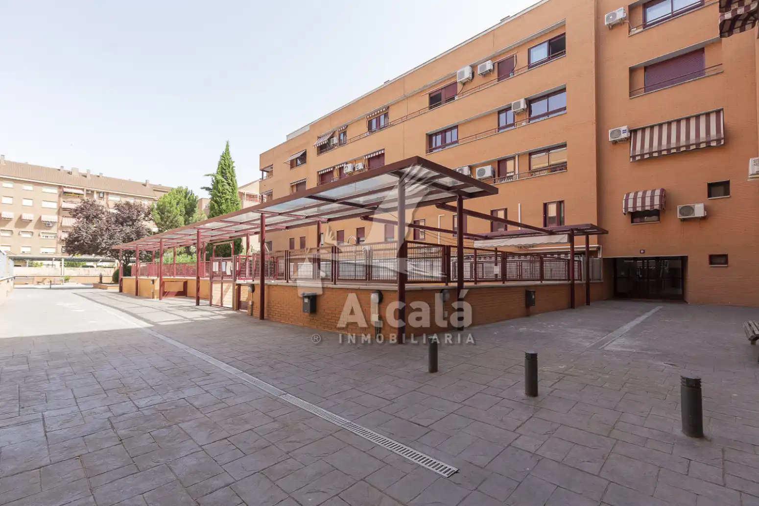 Vista exterior de Pis en venda en Alcalá de Henares amb Calefacció, Traster i Piscina