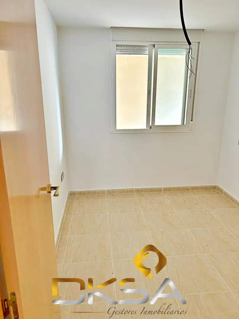 Schlafzimmer von Dachboden zum Verkauf in Torreblanca mit Klimaanlage, Terrasse und Möbliert