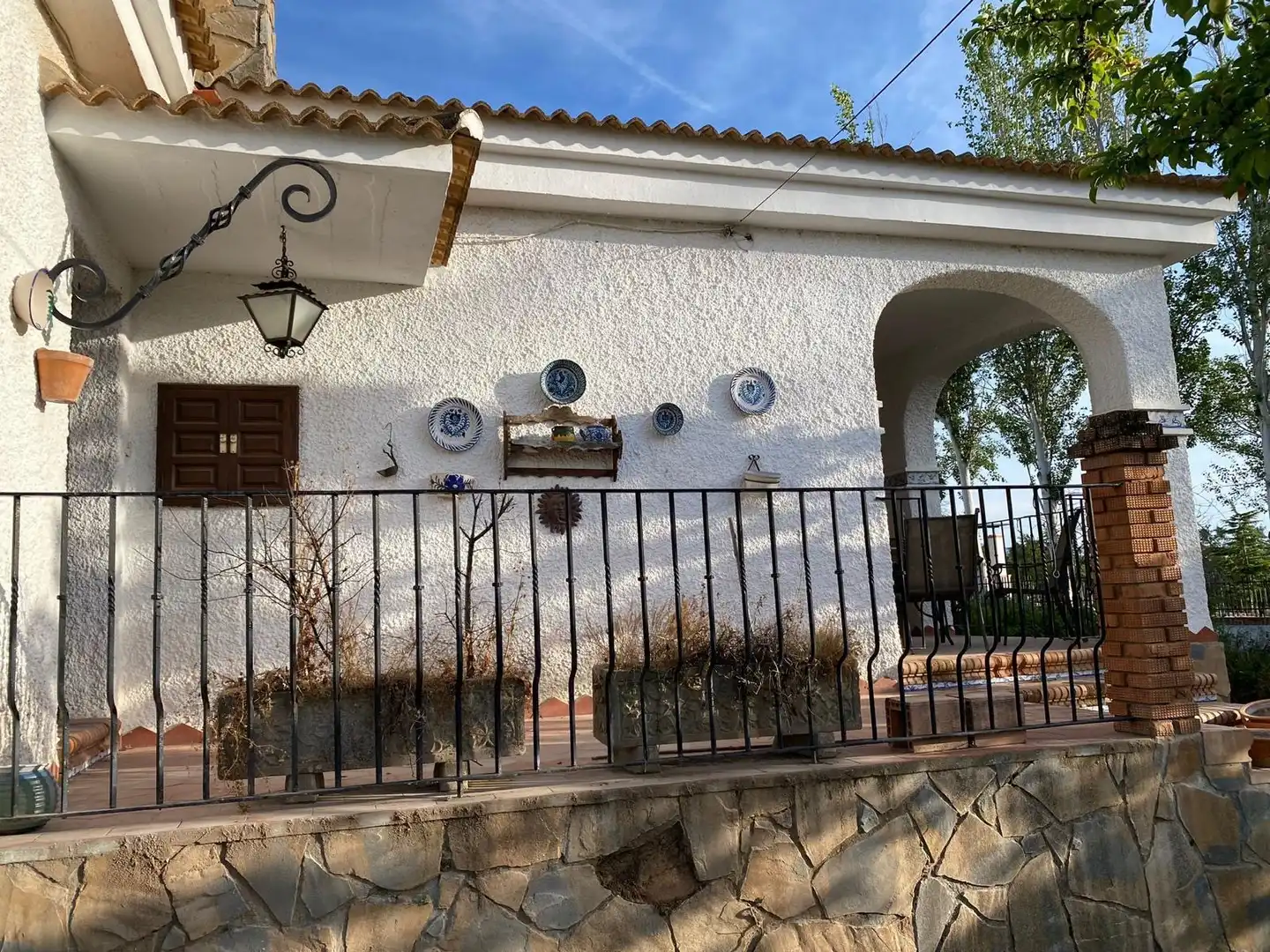 Vista exterior de Casa o xalet en venda en Arriate amb Aire condicionat, Calefacció i Jardí privat