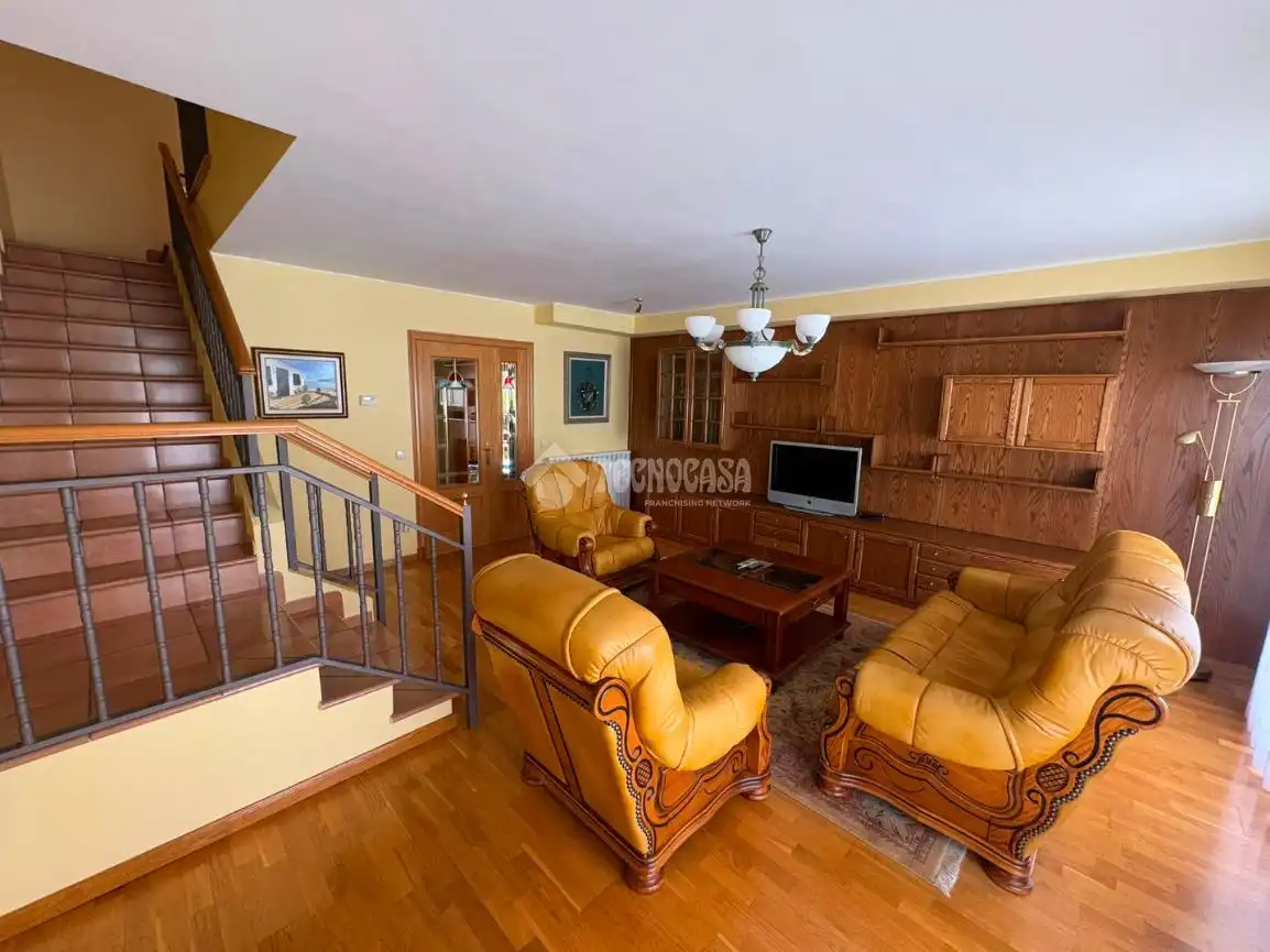 Sala de estar de Casa adosada en venta en Zaragoza con Terraza
