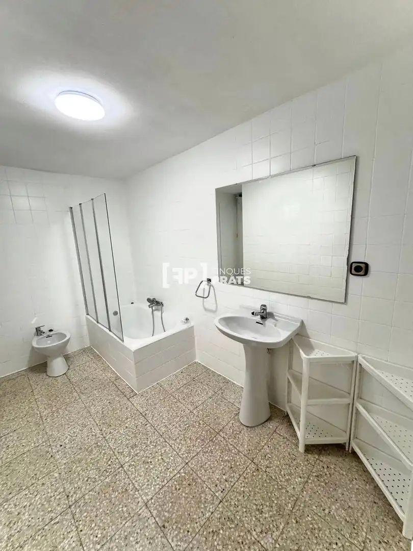 Bathroom of Flat for rent in Lleida  with Heating, Terrace and Furnished