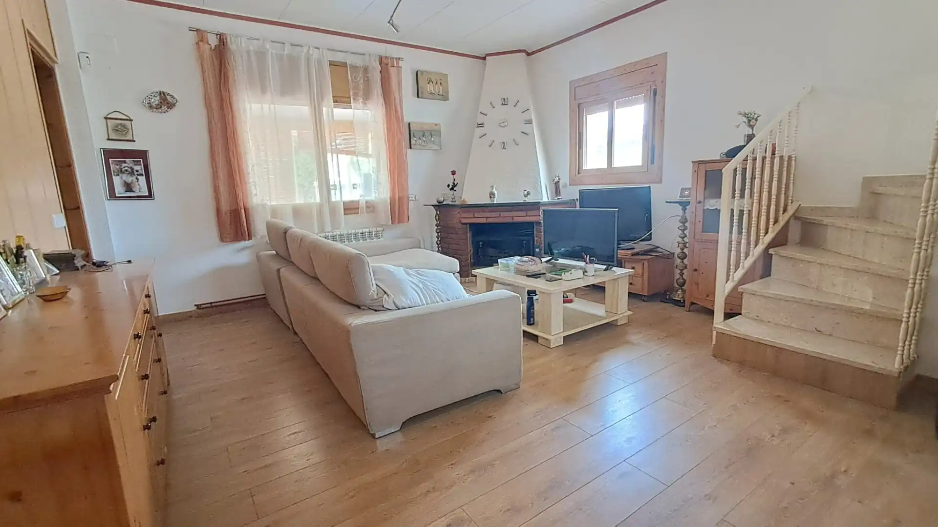 Sala d'estar de Casa o xalet en venda en Sant Llorenç Savall amb Calefacció, Jardí privat i Terrassa