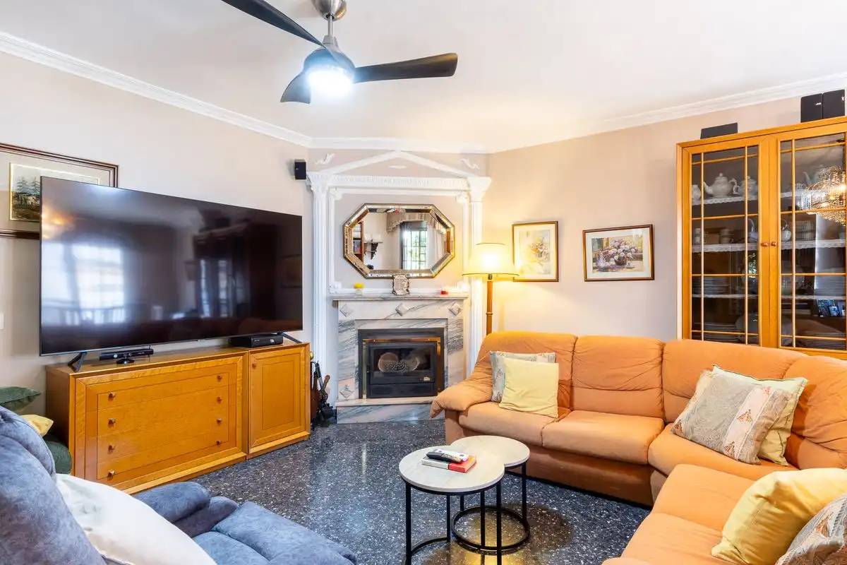 Sala de estar de Casa adosada en venta en Alaquàs con Aire acondicionado, Calefacción y Terraza