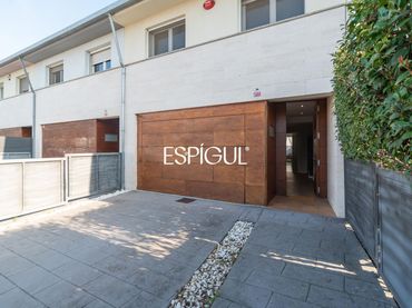 Casa amb balcó en venda a Vilablareix