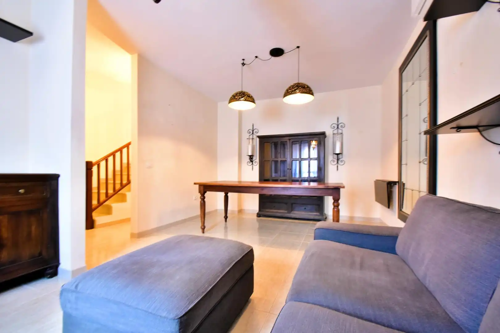 Sala de estar de Casa adosada de alquiler en San Cristóbal de la Laguna con Aire acondicionado, Calefacción y Jardín privado