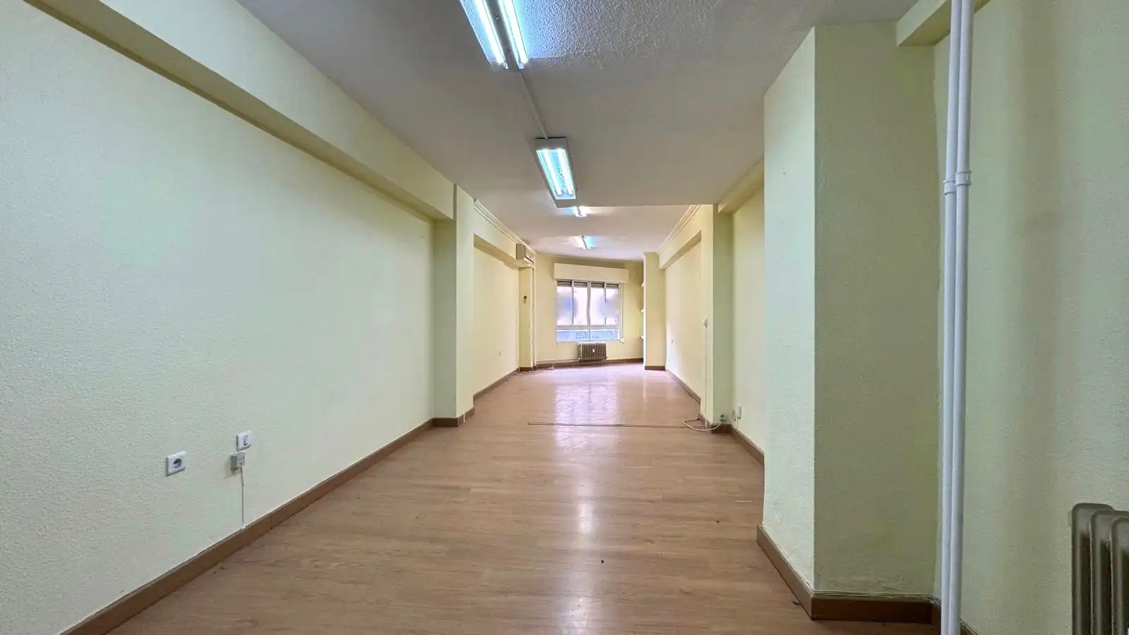 Büro zum Verkauf in Cáceres mit Klimaanlage und Heizung
