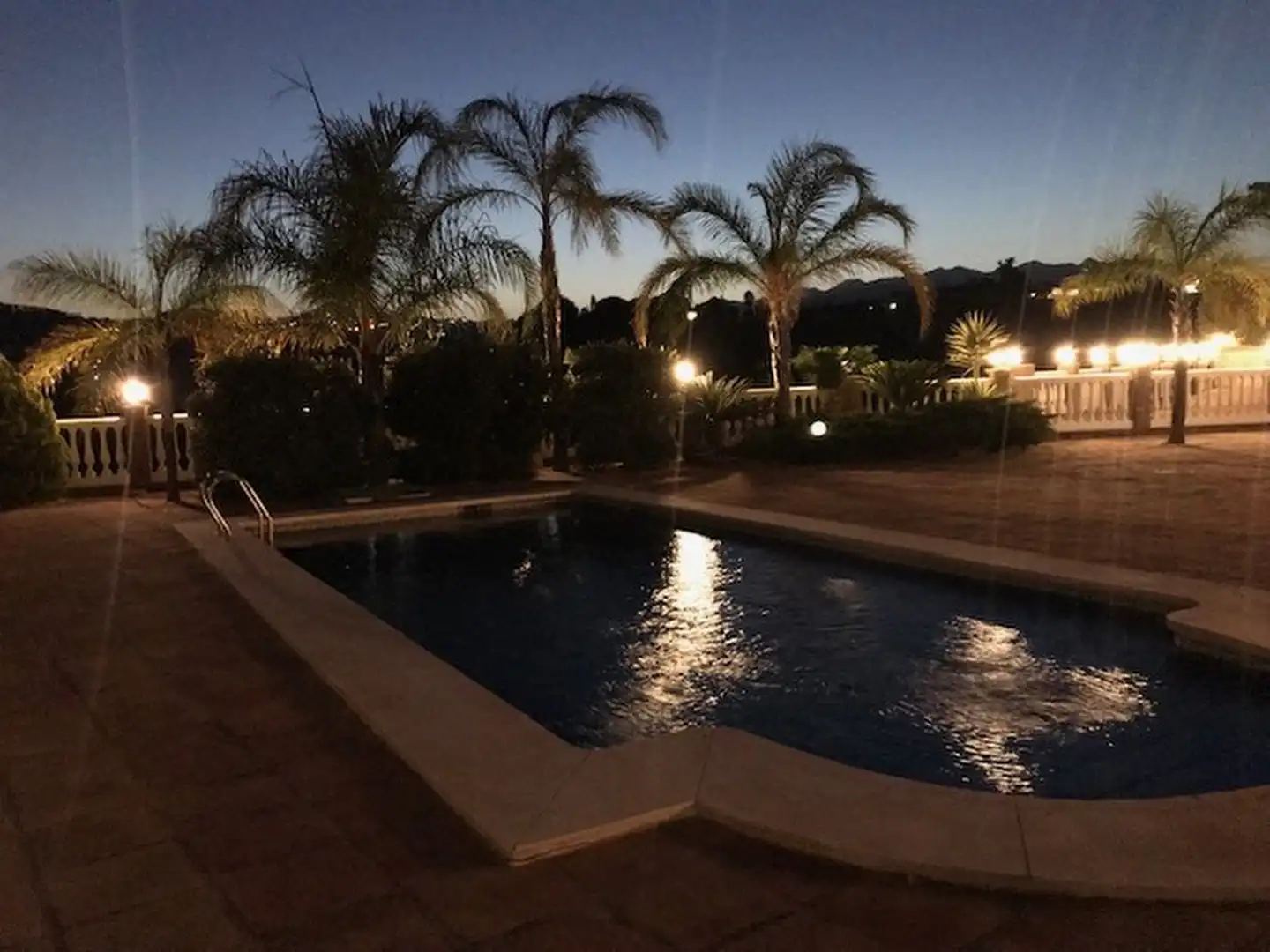 Schwimmbecken von Einfamilien-Reihenhaus zum Verkauf in Mijas mit Klimaanlage, Terrasse und Abstellraum
